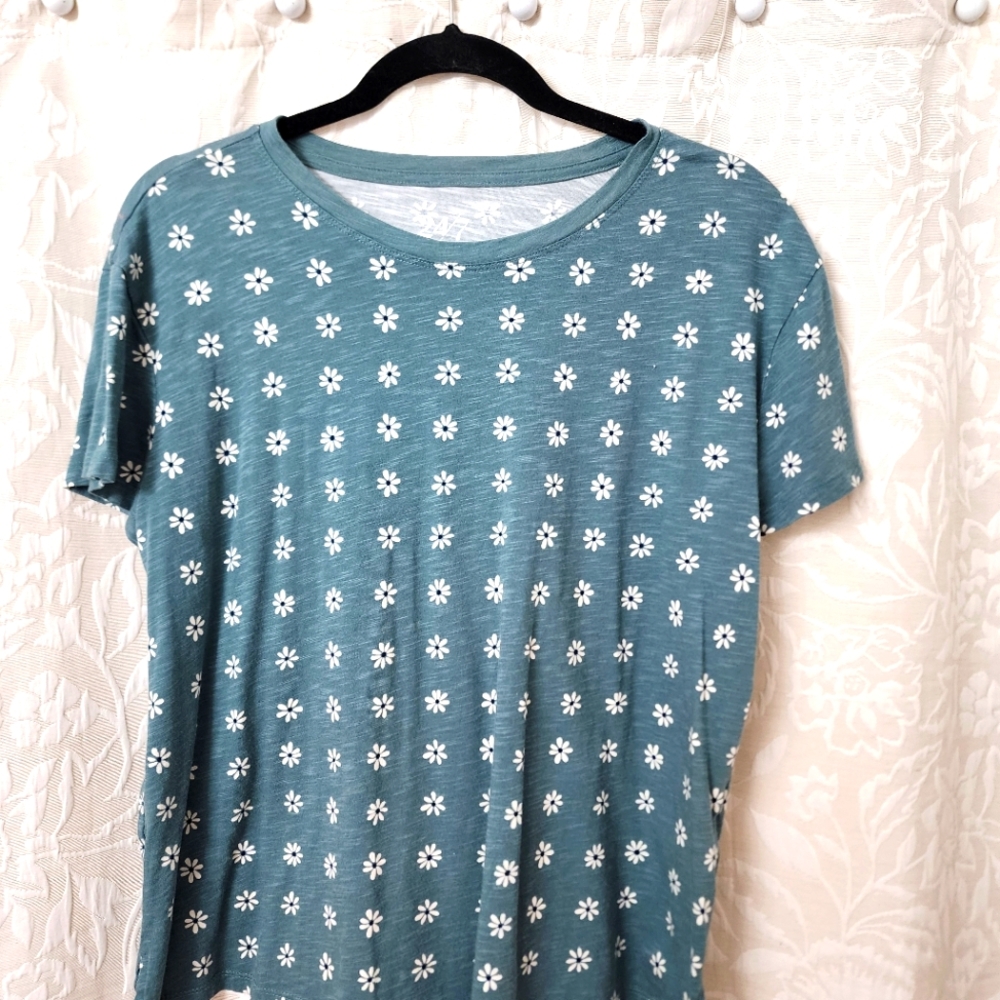 Relaxed Green and White Short Sleeve Tee..